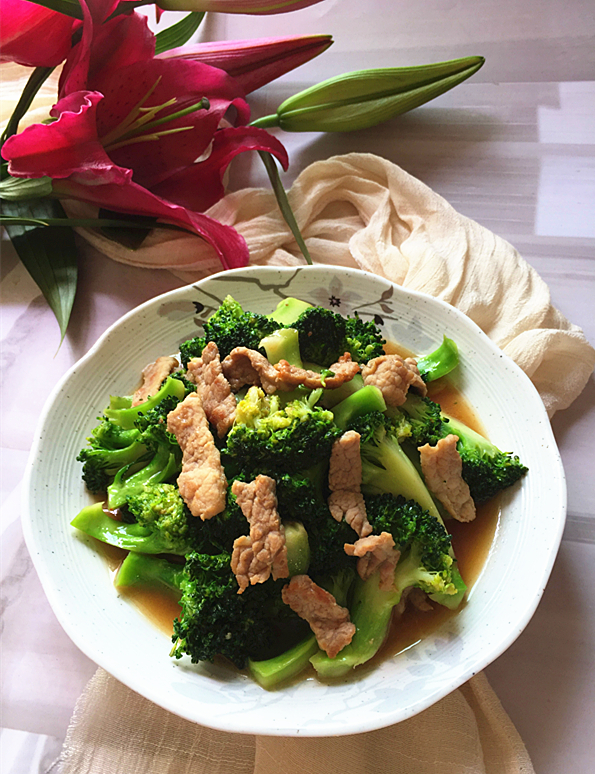 今天的瘦肉炒西兰花,就介绍到这里,我是小编幸福精灵a;如果亲亲们看中