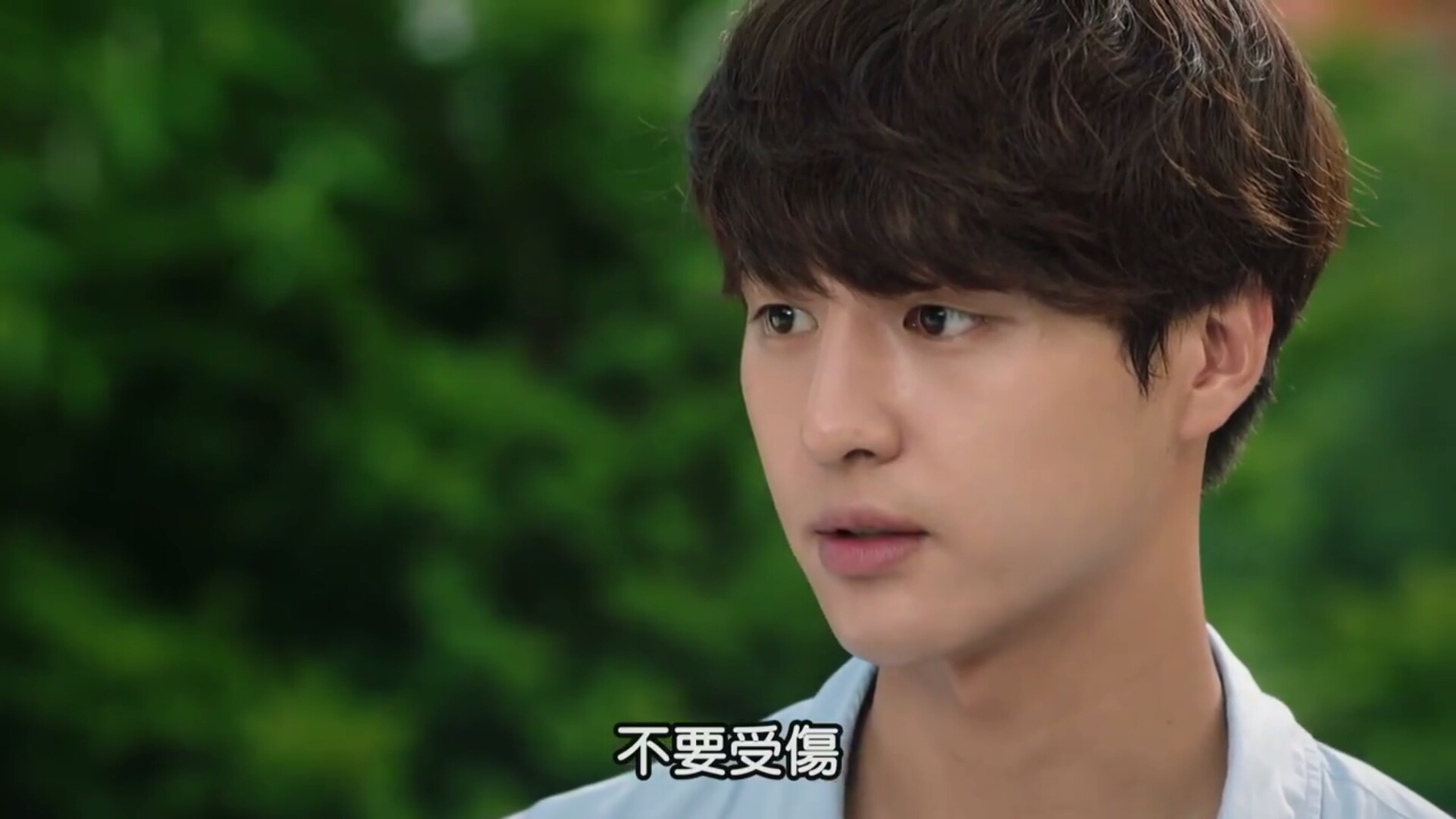 《虽然30但仍17》这部电视剧讲述的是一位前程似锦的天才小提琴演奏者