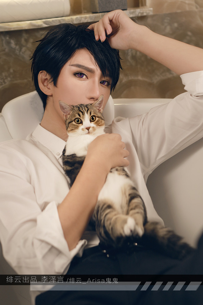 恋与制作人:李泽言同人cos,妹子帅起来没男人事系列!