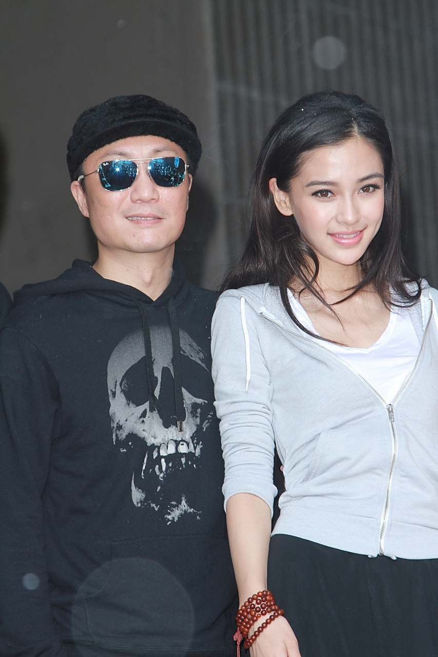 多年前的,杨颖和郑中基,那时的baby,好像和现在不太一样啊!