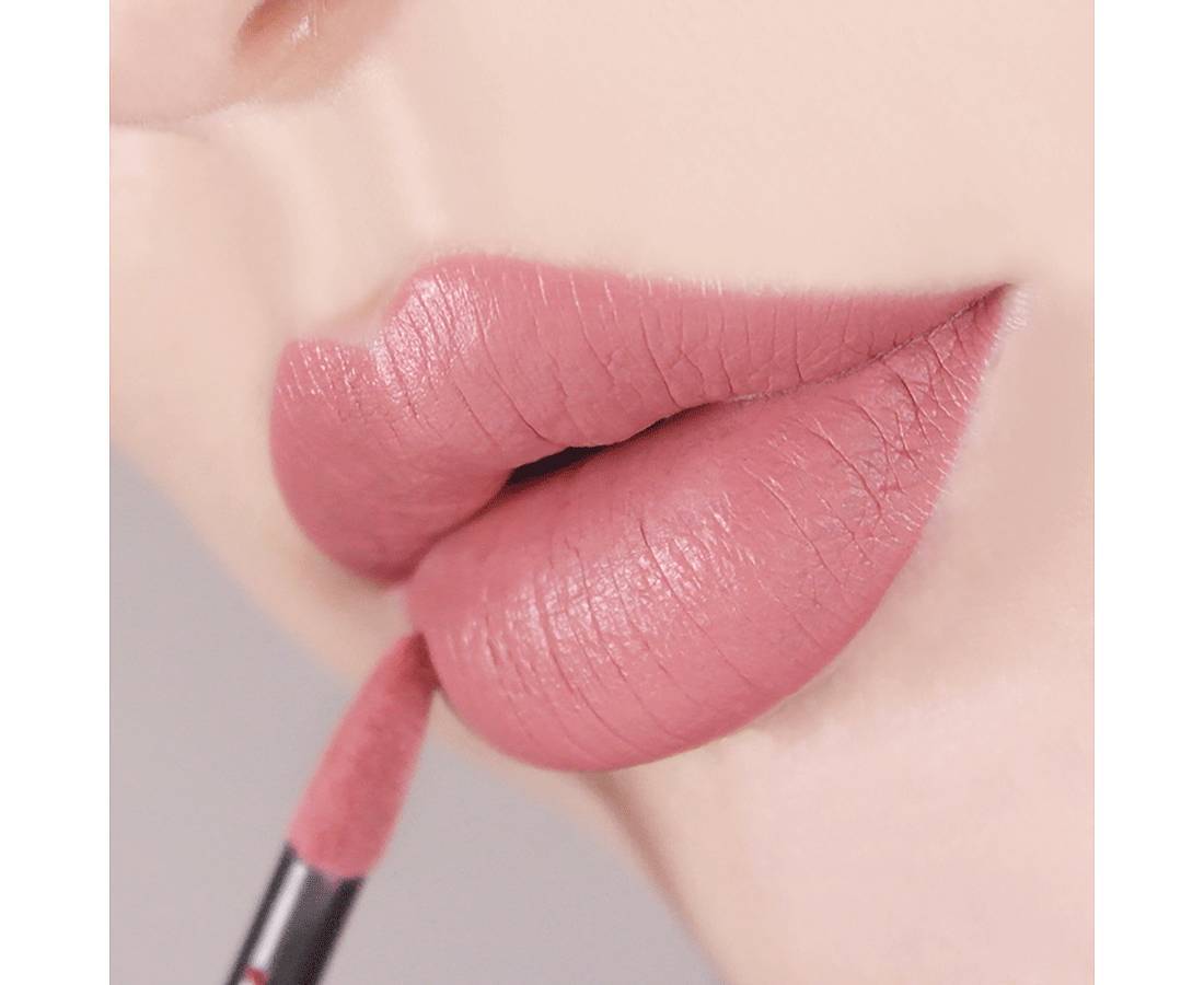 化妆师必备玫粉色口红,怎么涂才能彰显魅力