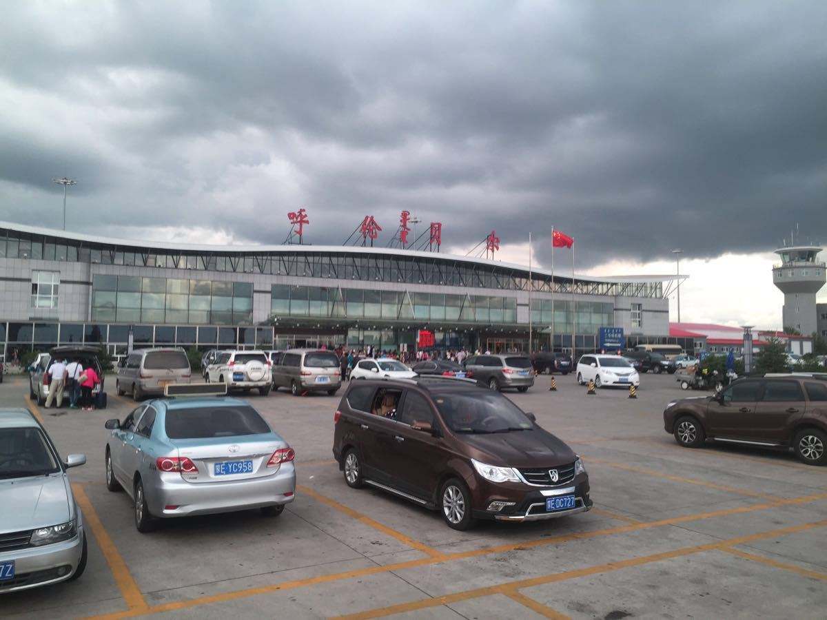 在大多数人印象里,机场都远离市区在相对偏僻的乡村,坐车在一个小时的