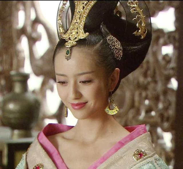 赵飞燕有多淫荡?自称"处子"骗过皇帝,还拉自己的妹妹共侍一夫