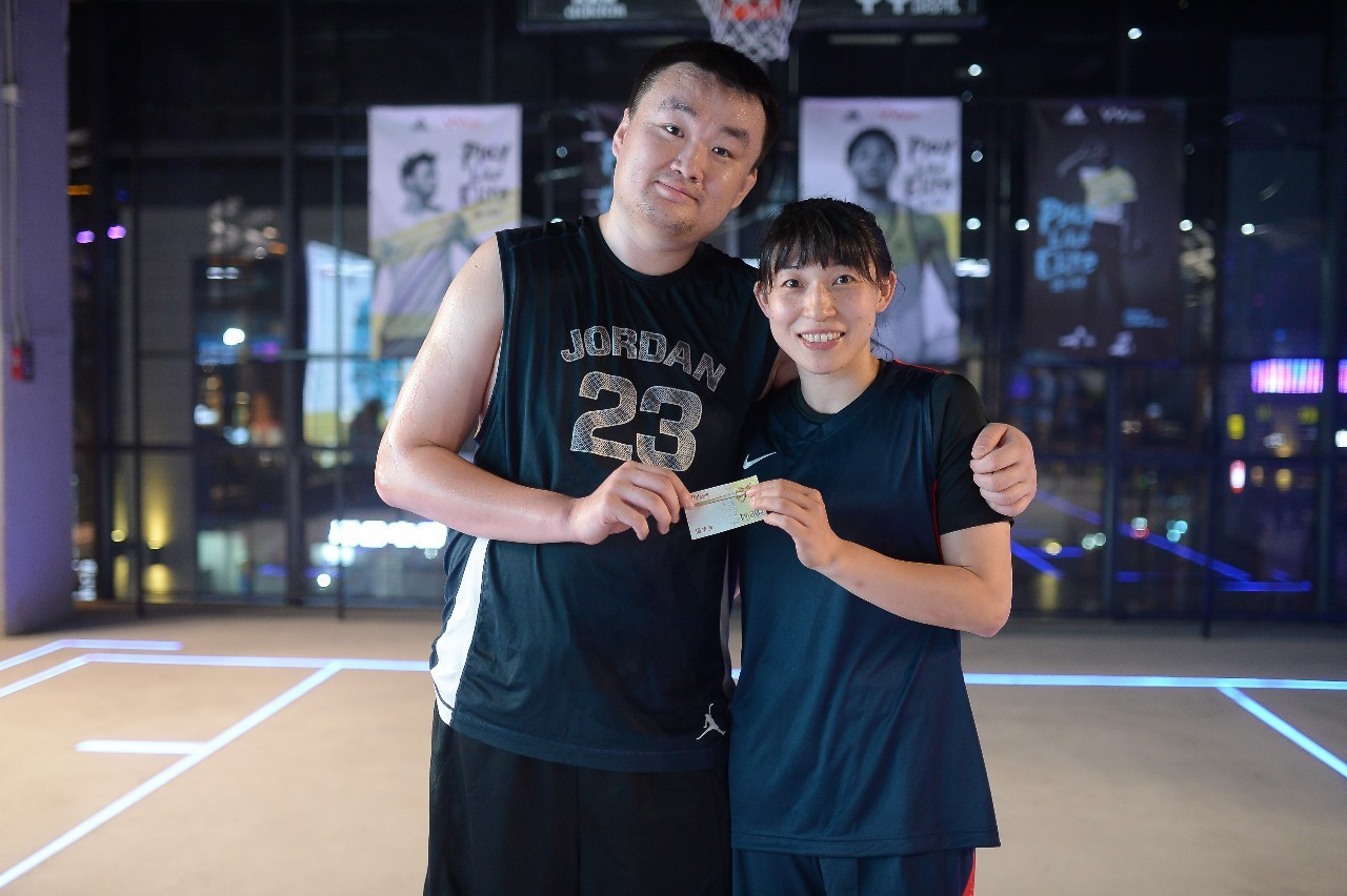 她是女篮指环王,未做第二个孙雯却成女艾弗森,1米98老公略显老