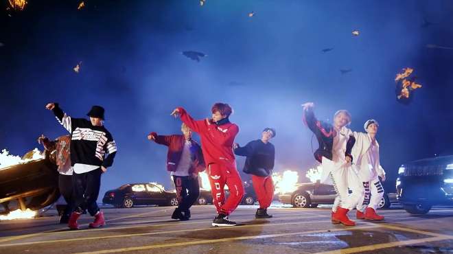 [图]防弹少年团写给黑粉《Mic Drop》，各舞台帅炸，刀群舞还属防弹！