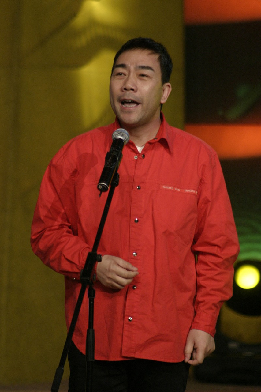 演员杨议说,有一段时间,经常去北京录节目,来回路费太贵 ,住旅馆也