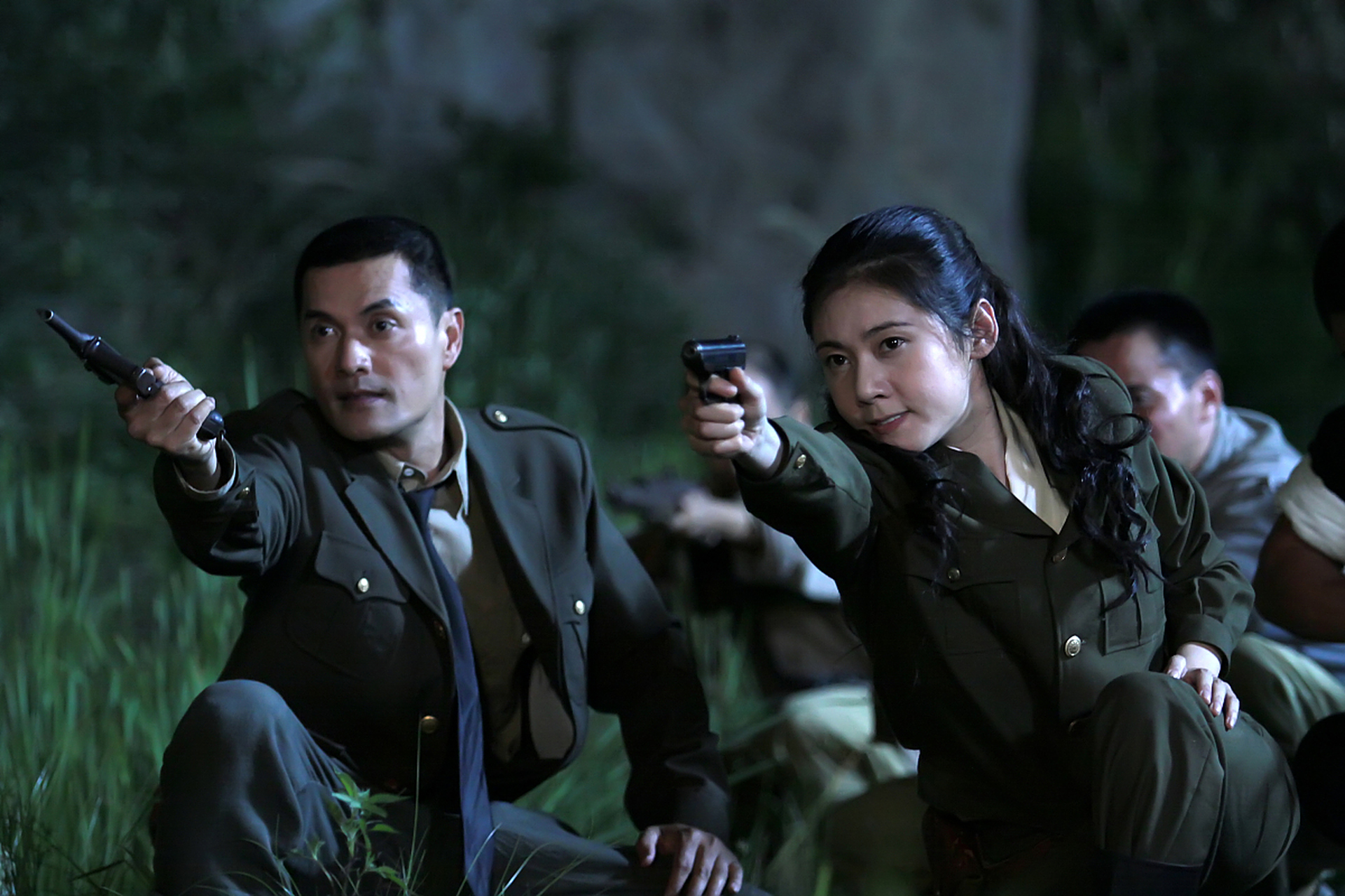 1927年4月,李素秋洗漱完毕,刚脱去衣服睡下,敌人就破门而入把她抓住.