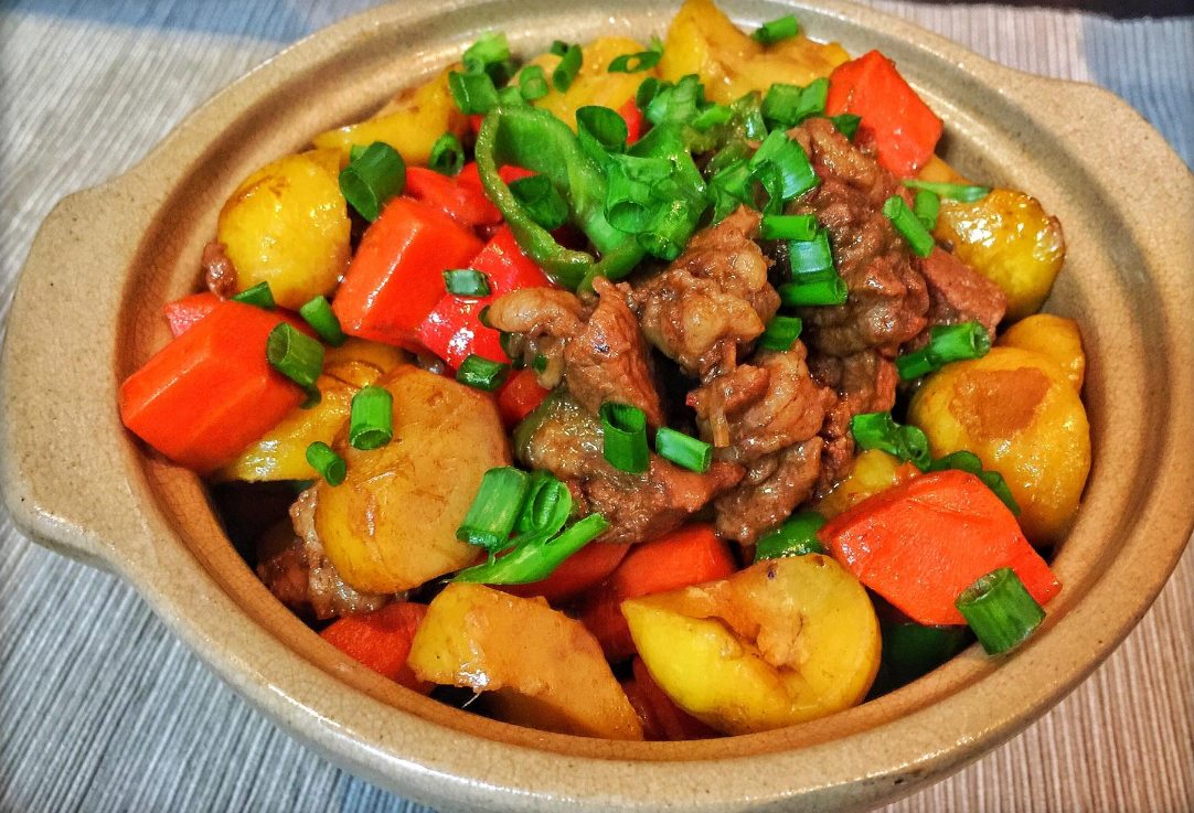 美食之板栗牛腩煲:冬至过后最适合滋补,这一道美食让你能量满满