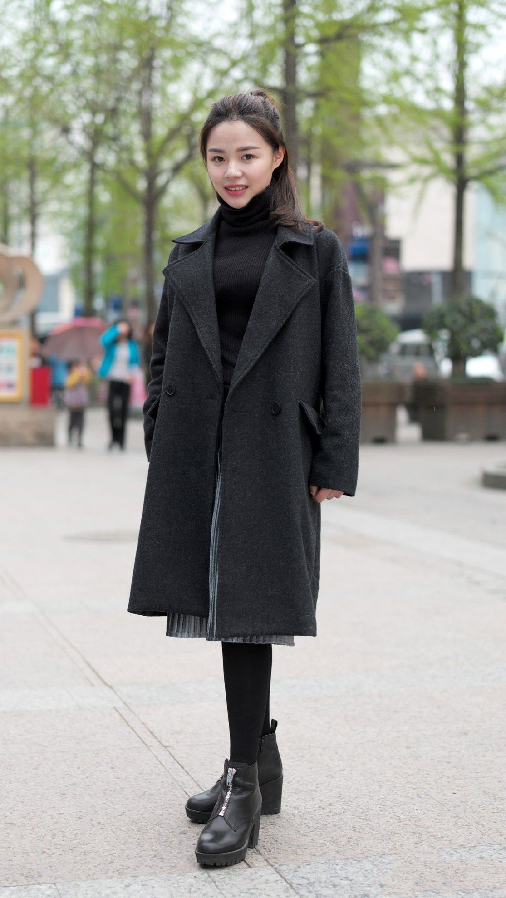 街拍:时尚小姐姐真会穿搭,温柔大方气质十足!