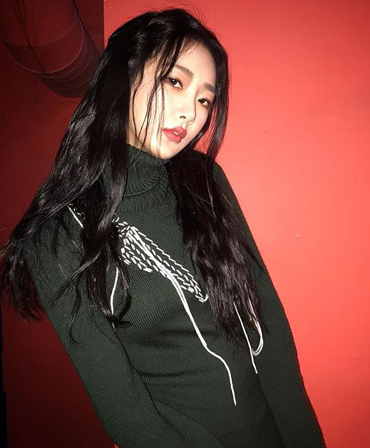 韩国女团dal shabet成员朴秀彬近日在社交网站发布两张