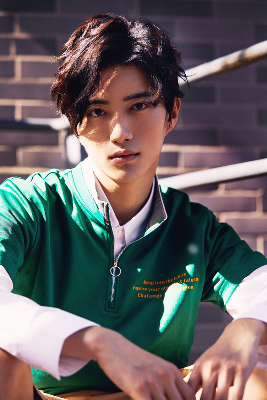 张博涵夏日写真来袭 眉目清秀恣意盎然