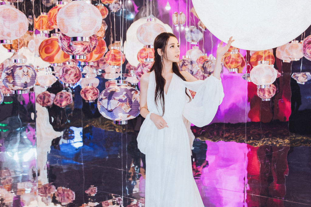 迪丽热巴:我想有栋房子,面朝大海,春暖花开