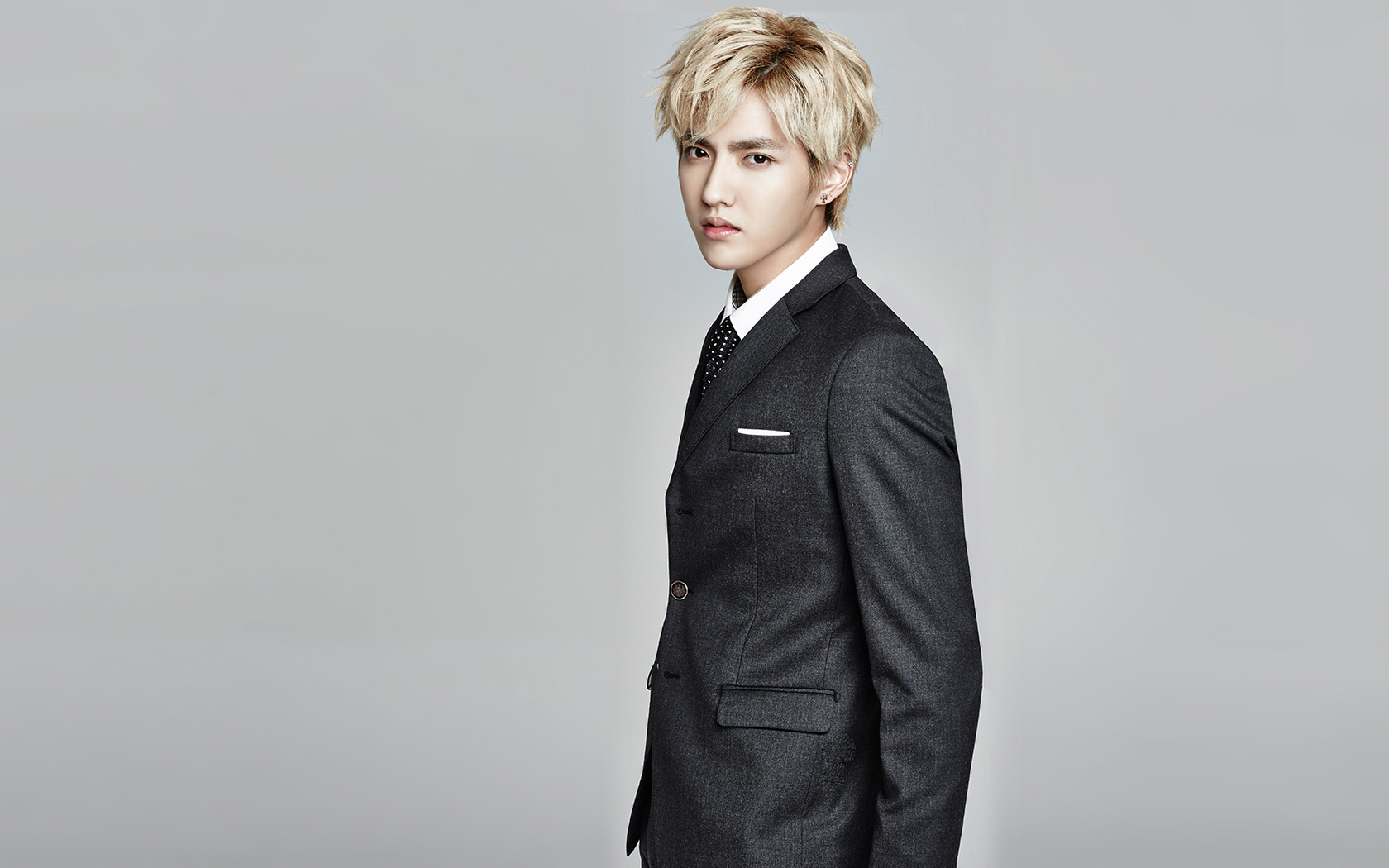 华晨宇,张艺兴和吴亦凡三个歌手,他们能否经得起时代的检验?