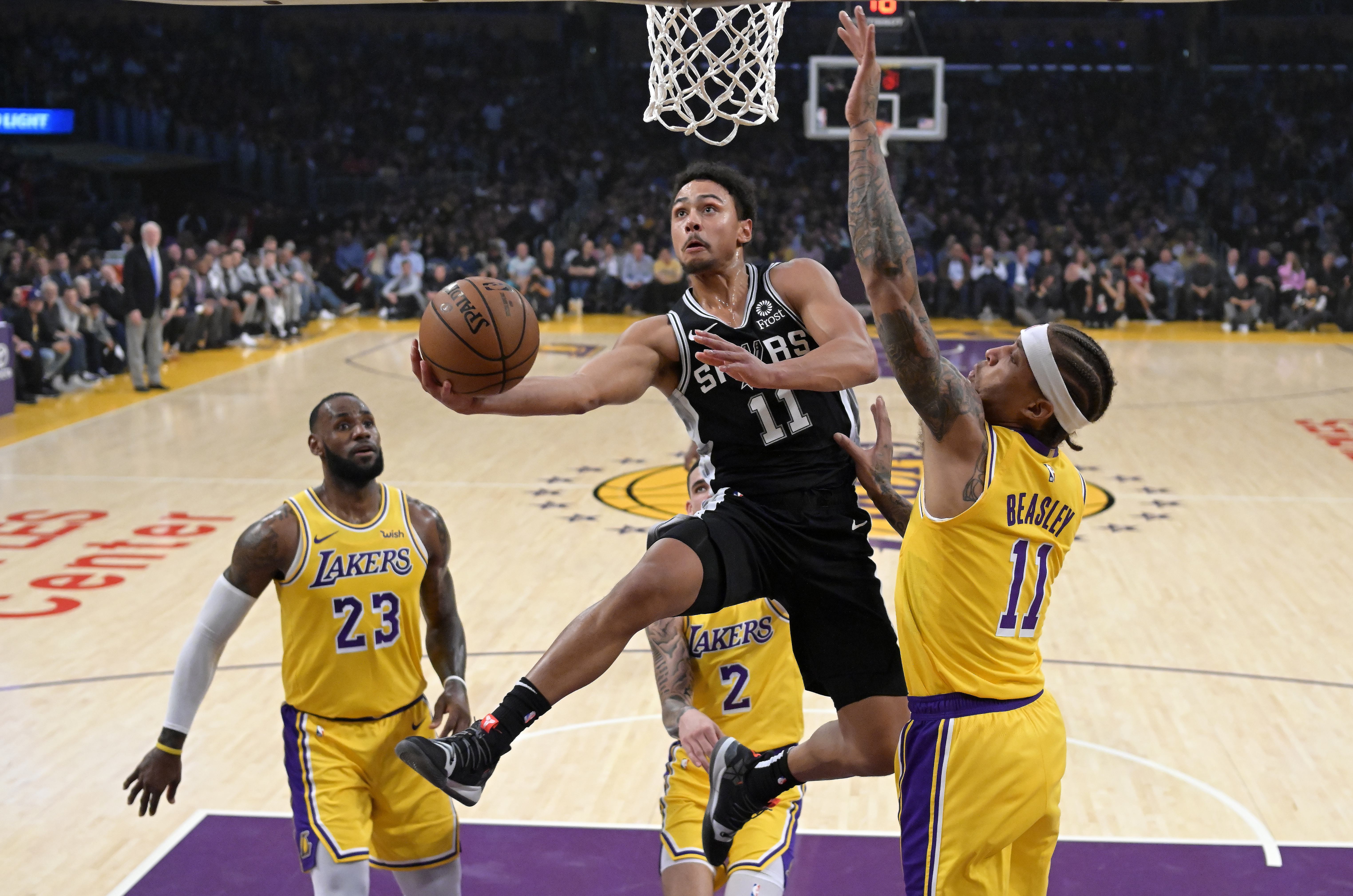 爆冷！马刺107-91力克湖人，卡斯尔15+5+4坦言难单防东契奇