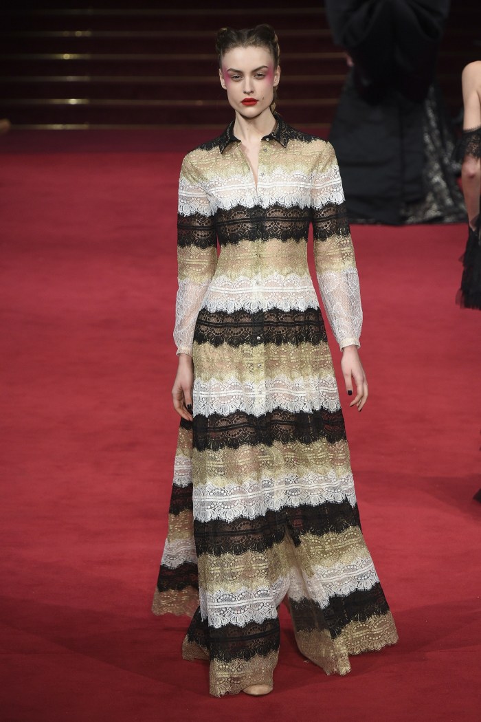 时尚秀:百变造型穿出时尚韵味,哪一种穿搭令你心动?