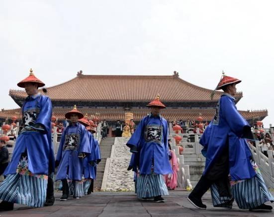 古代上早朝時,文武百官都要參加,他們如果