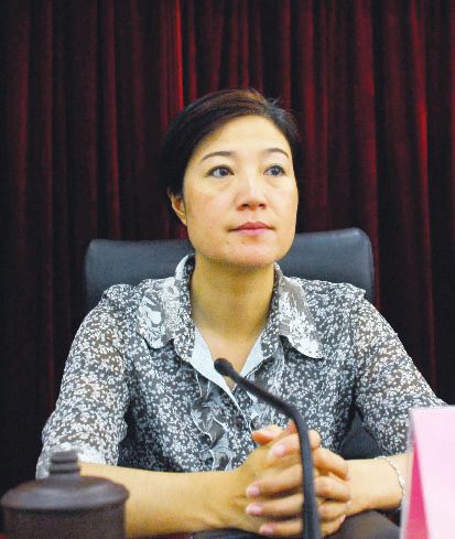 最美女贪官:只贪色,不图财,只要你长得好看,她就会帮忙