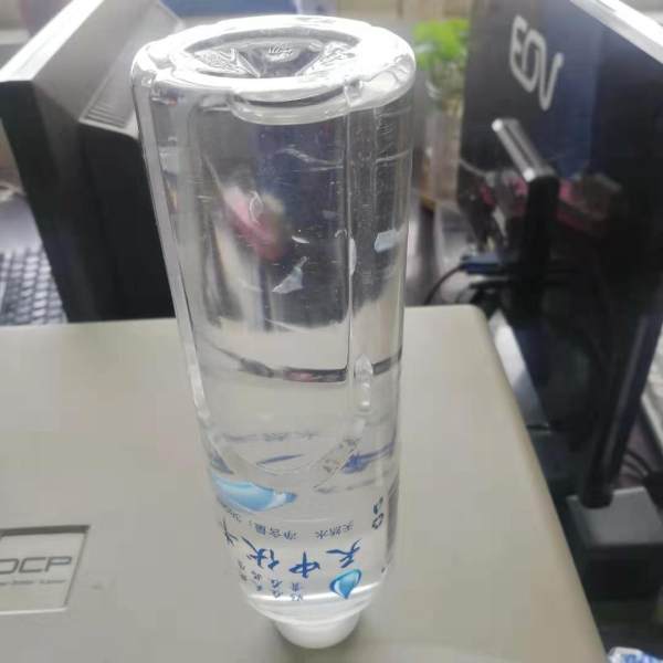 爆料:伏牛山泉天然水含不明白色絮状漂浮物 质疑是否对身体有害