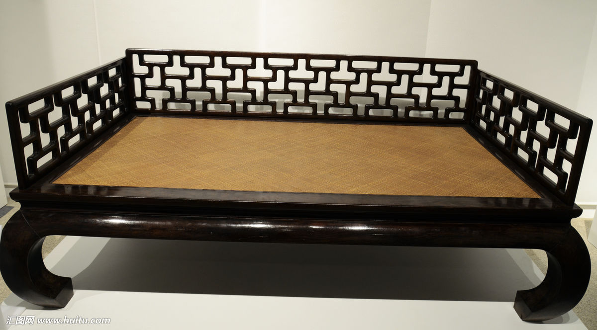 湖北战国楚墓出土两张床,比现代床还漂亮,众人称赞