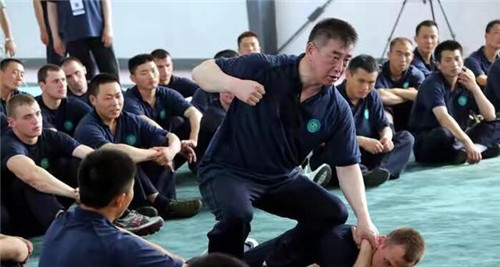 他是李连杰同门师哥,后成中国首支特警队教员,如今门徒遍布全国
