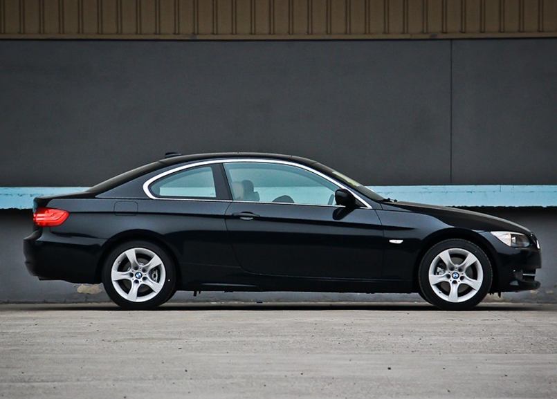 宝马3系双门320i 双门轿跑车的观赏与图解