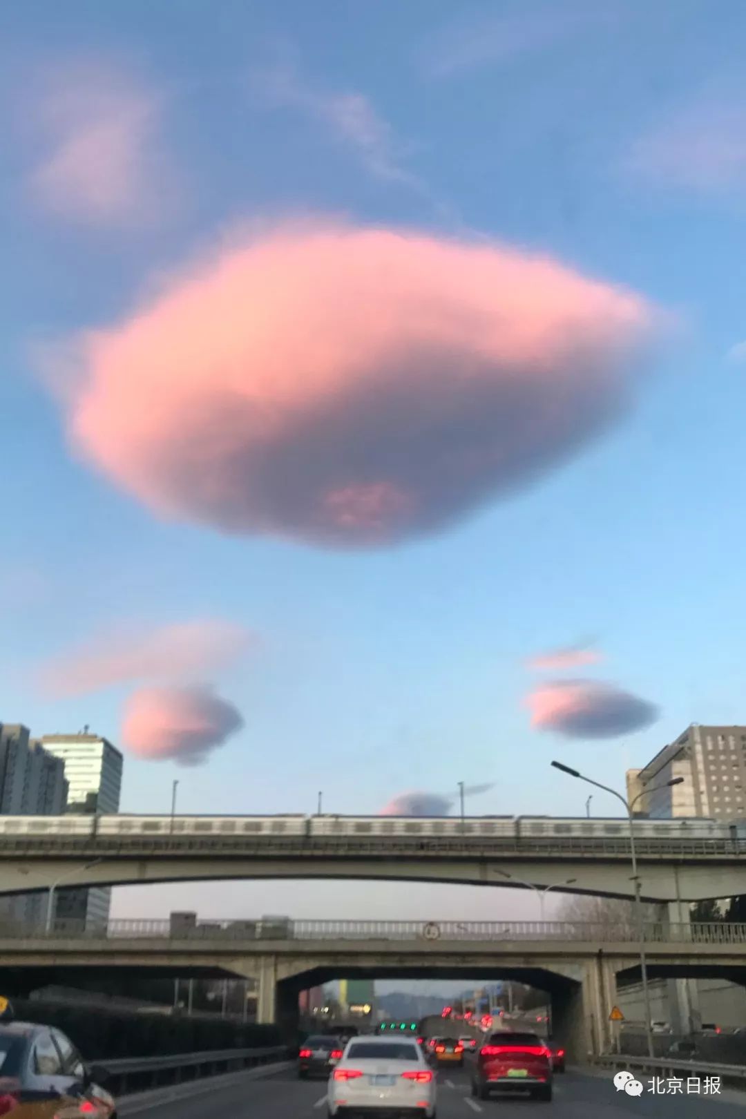 北京天气最新预报：今早天空出现“云UFO” 今天阵风七级 | 北晚新视觉