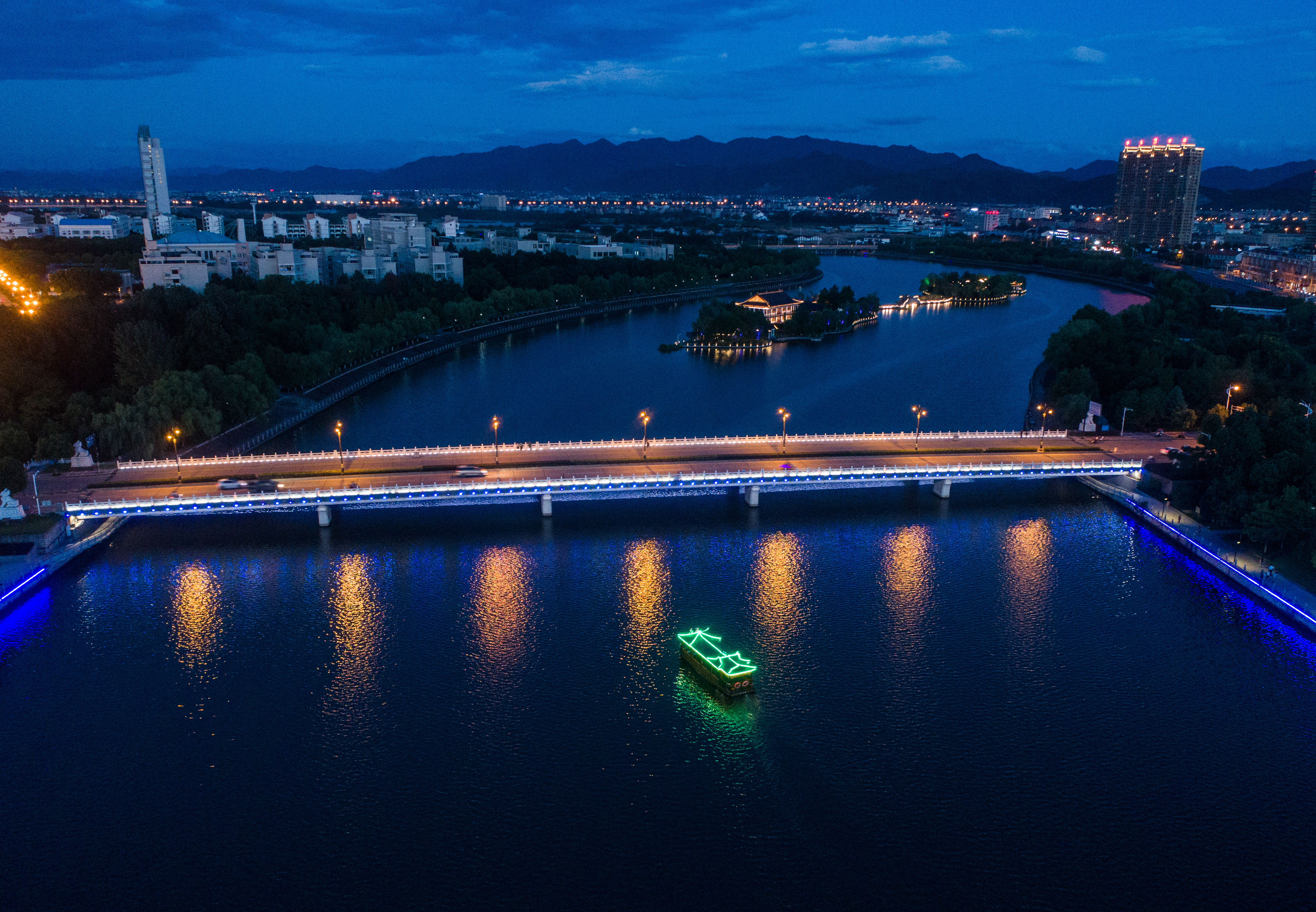浙江东阳:扮靓城市夜景  打造城市新景观(5)