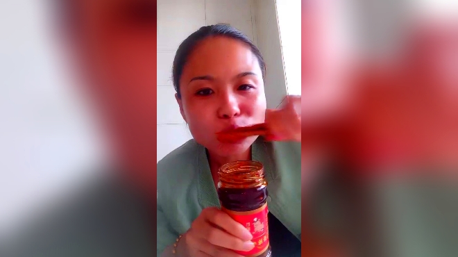 自行车不是车啊? 00:52 哎呀,我去都没钱呀 00:32 我去!