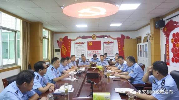 南阳市公安局交管支队长崔春晖深入桐柏县交警大队督导调研大庆交通