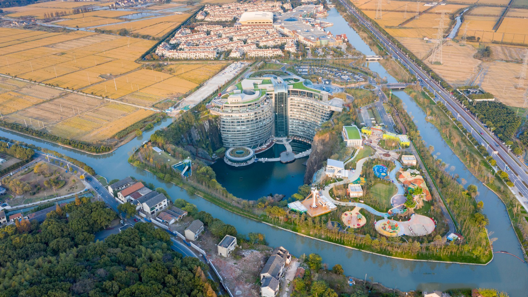 上海地下深坑酒店图片图片