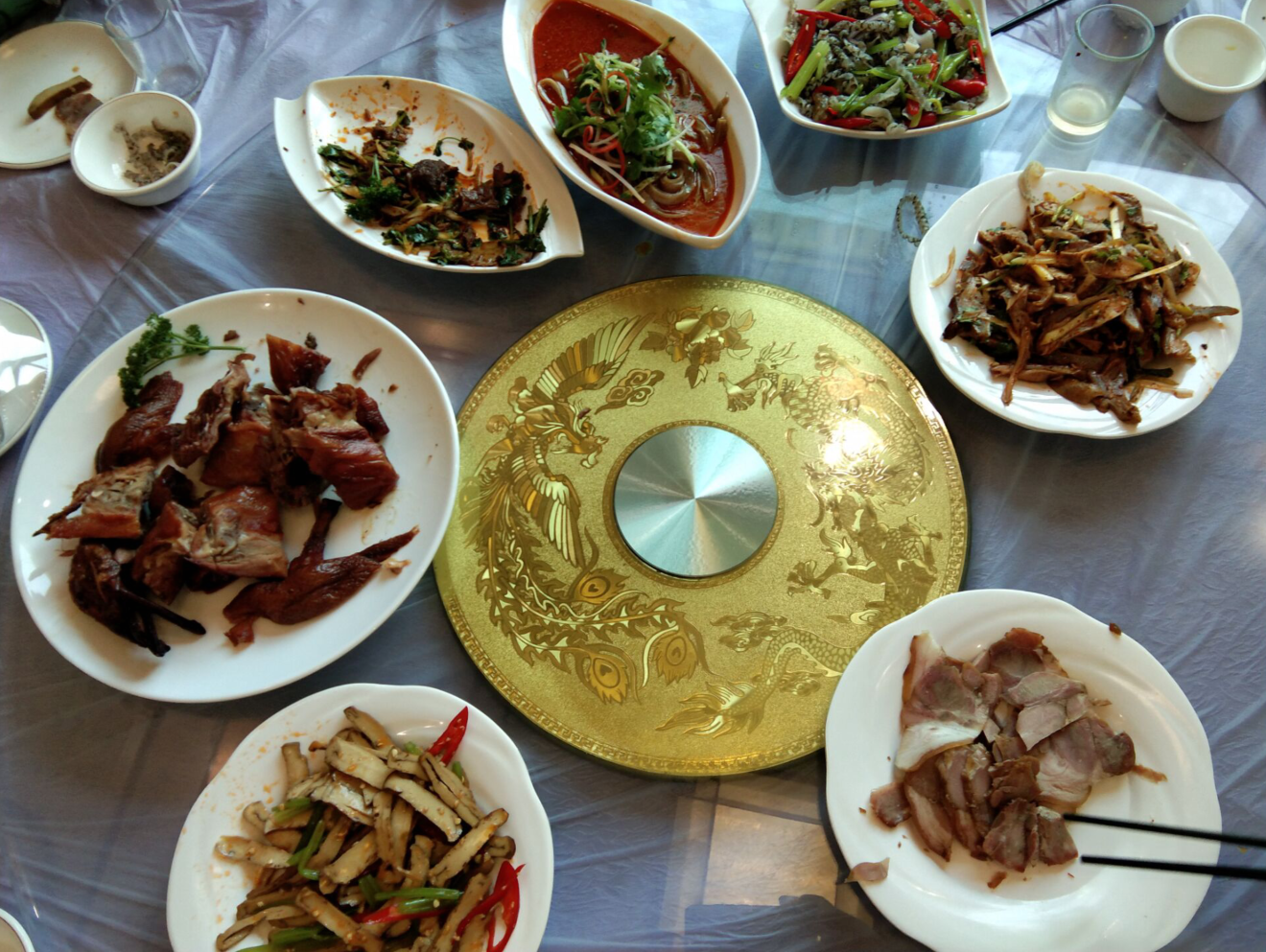 河南某小县城的"中等宴席",465元1桌26个菜,这标准你看咋样?