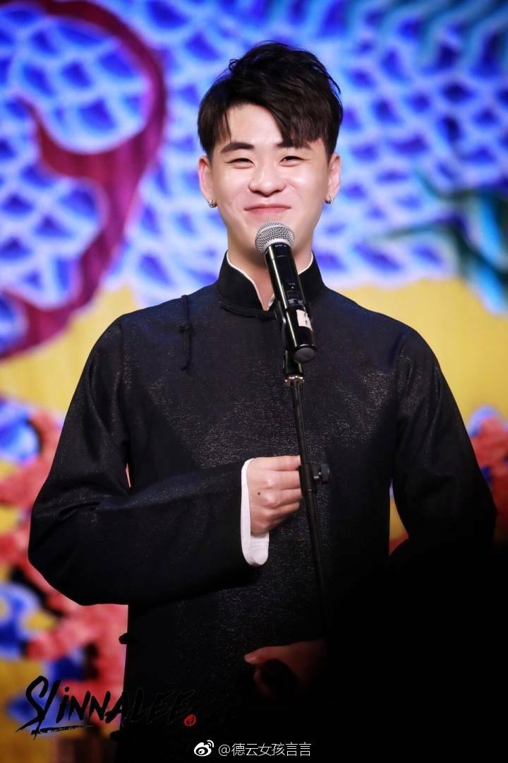 论德云社女孩的自我修养,别关注六学家了关注张云雷吧!