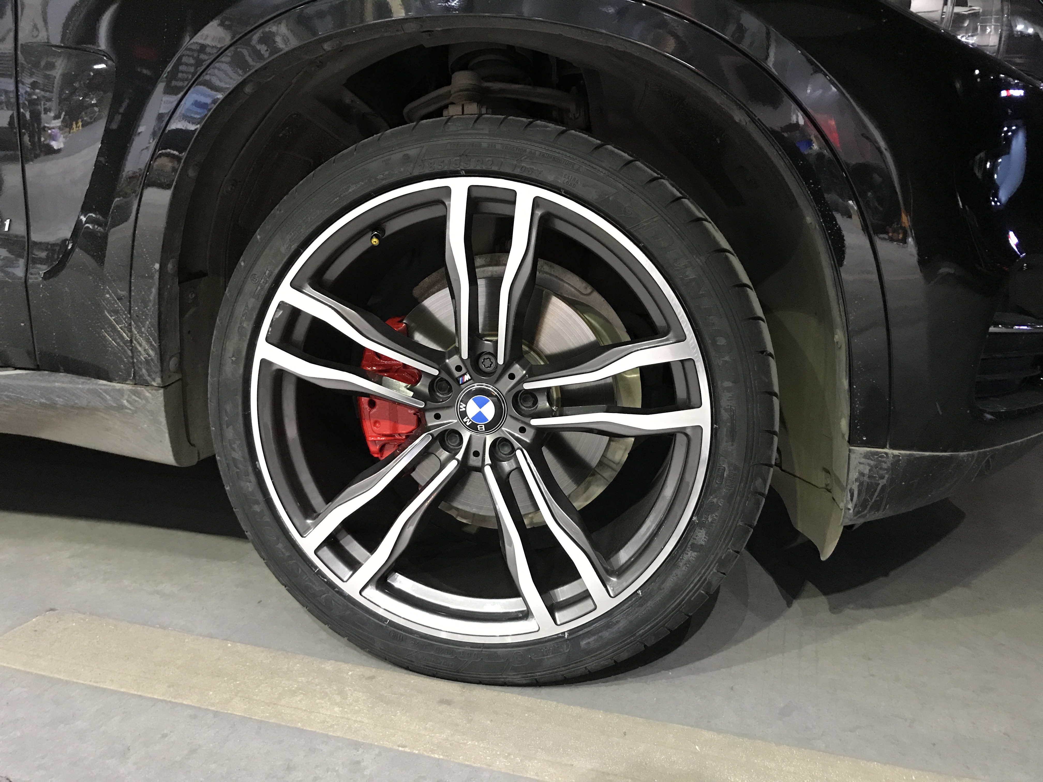 宝马x5升级21寸轮毂 万吨级锻造品质,x5改装21寸轮毂案例