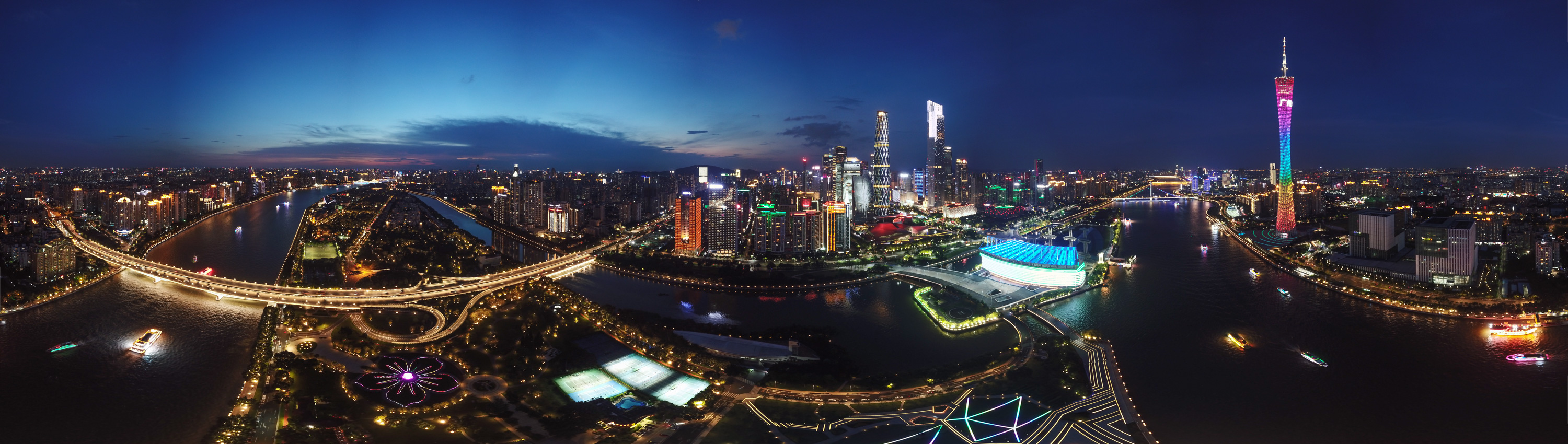 这是广州城市新中轴线珠江新城和珠江两岸全景照片.