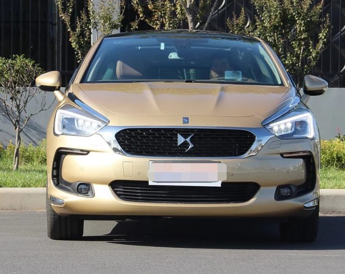 长安psa-ds5,看起来很上档次,内饰很宽敞