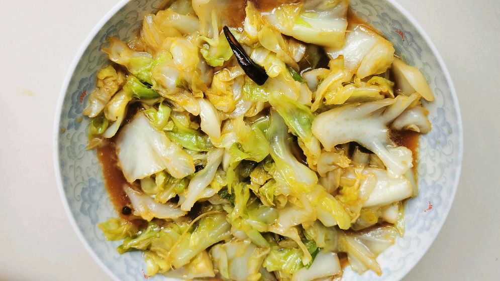 炒甘蓝时加一碗料汁,炒出的甘蓝,酸甜辣麻,炒出饭店大厨的感觉