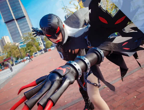 高中生cos"妖女兽",镜头往下拉,网友:我要转学