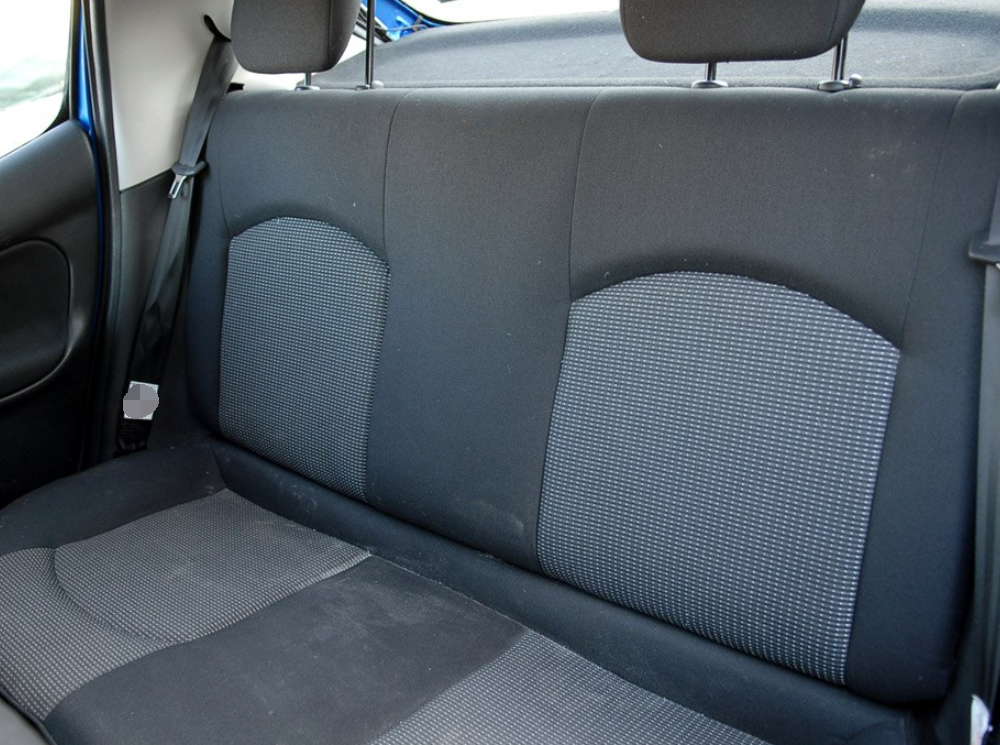 标致206,全车设计很靓丽,给人一种眼前一亮的感觉,你喜欢吗?