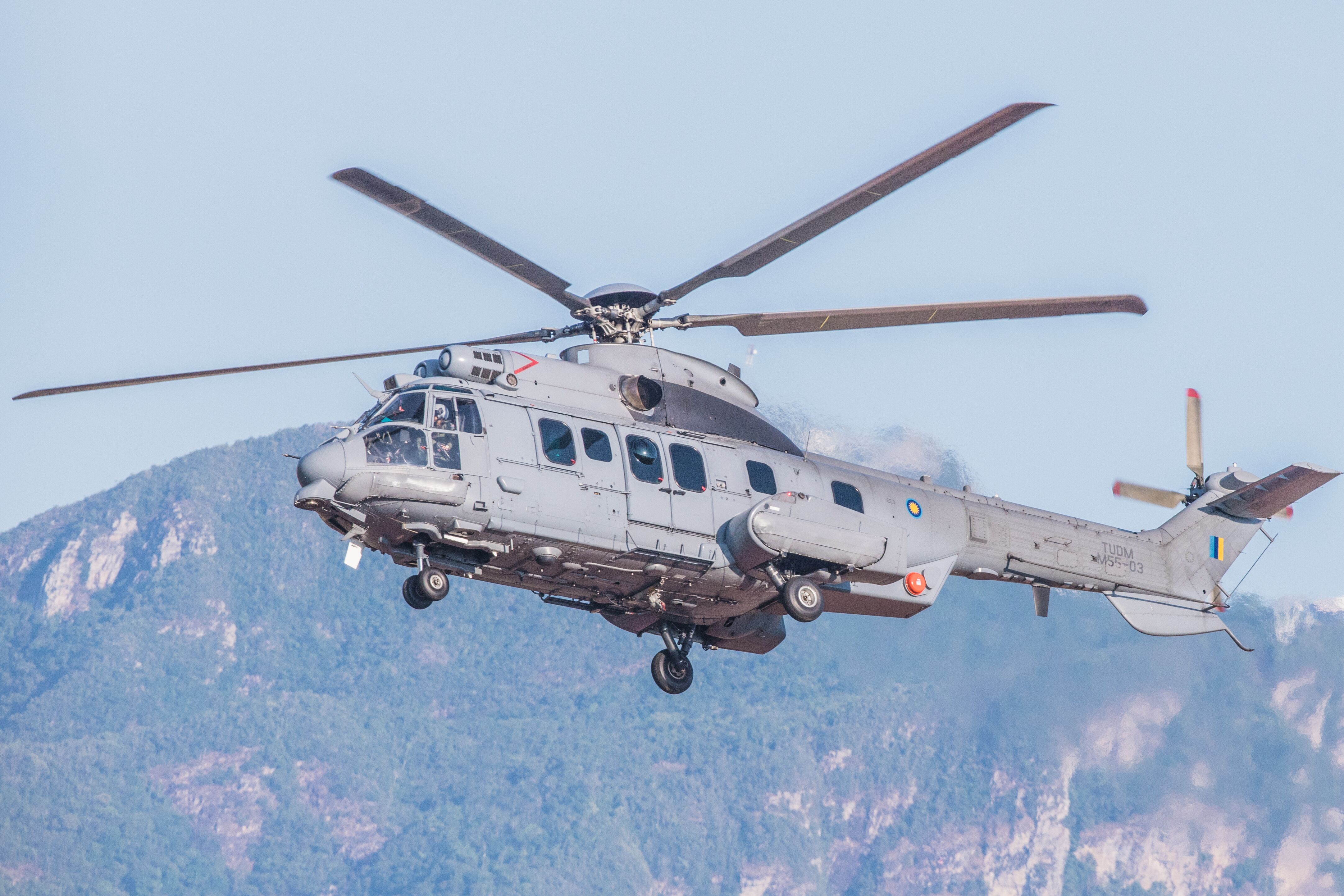 独家:岳阳舰亮相兰卡威 开放活动展现自信热情