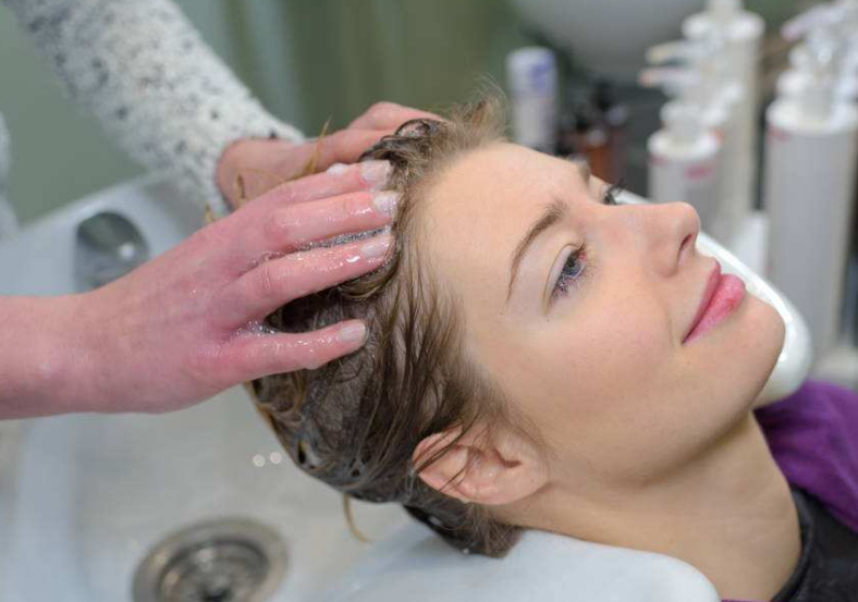 为什么刚洗的头发,睡一晚上就油了?其中原因你知道吗?