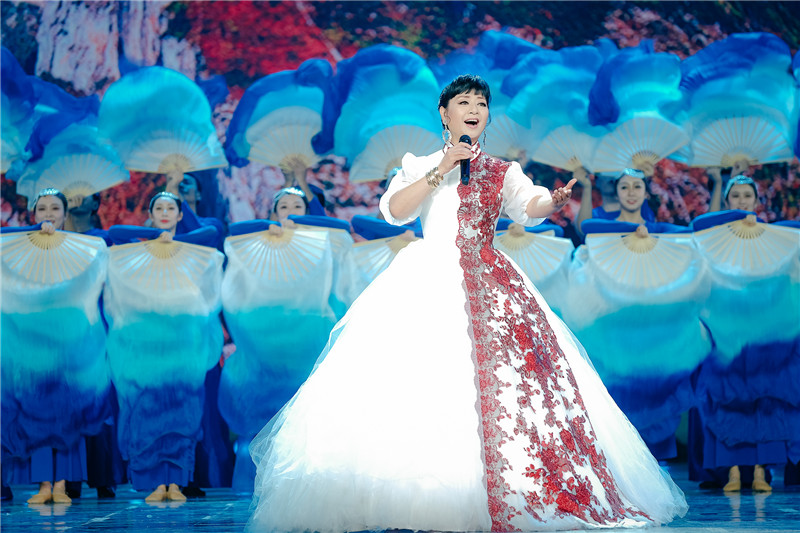 央视《歌声飘过四十年》以歌献礼改革开放40周年