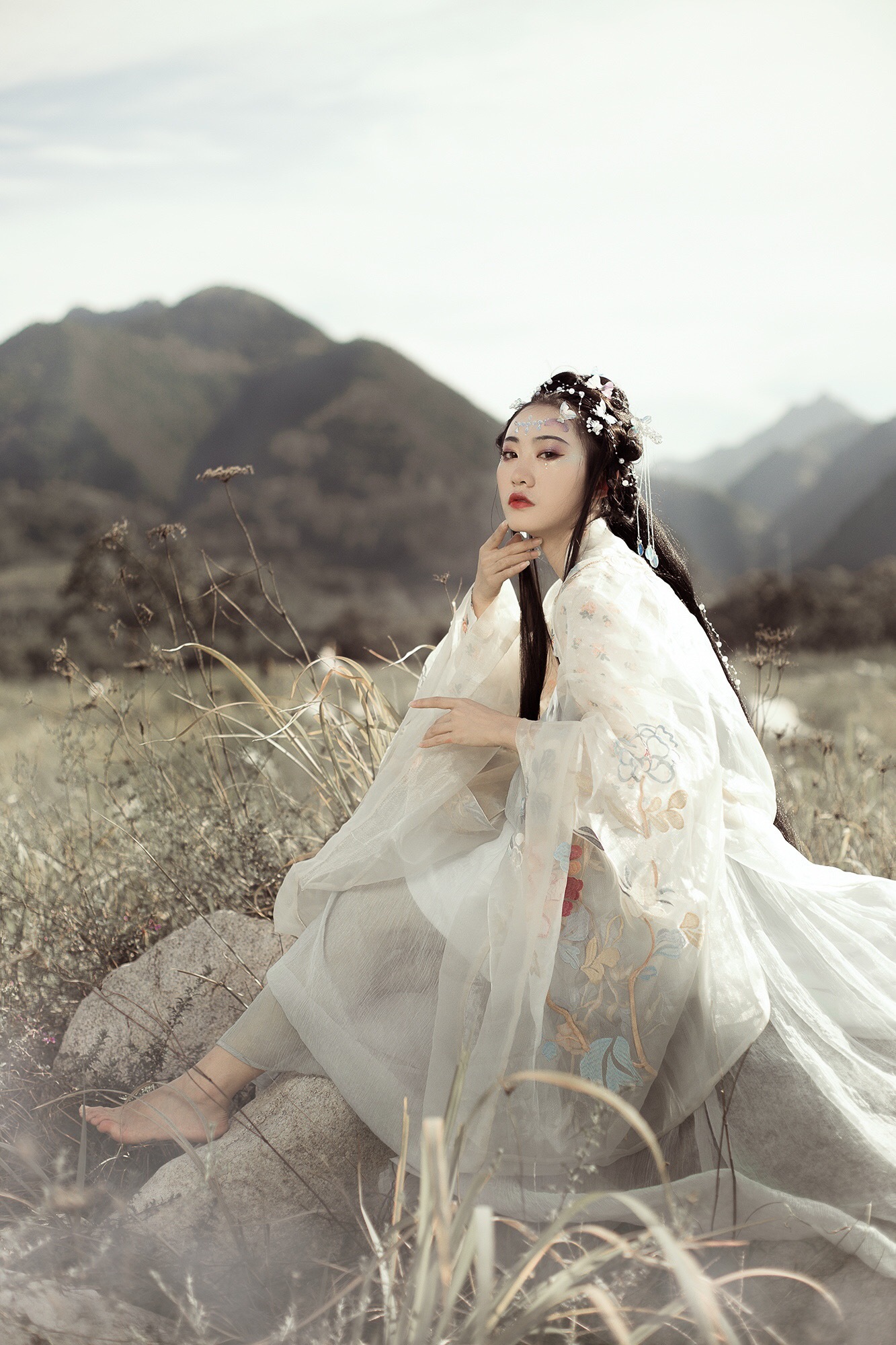 写真:弹古琴穿古装,小姐姐美不美?