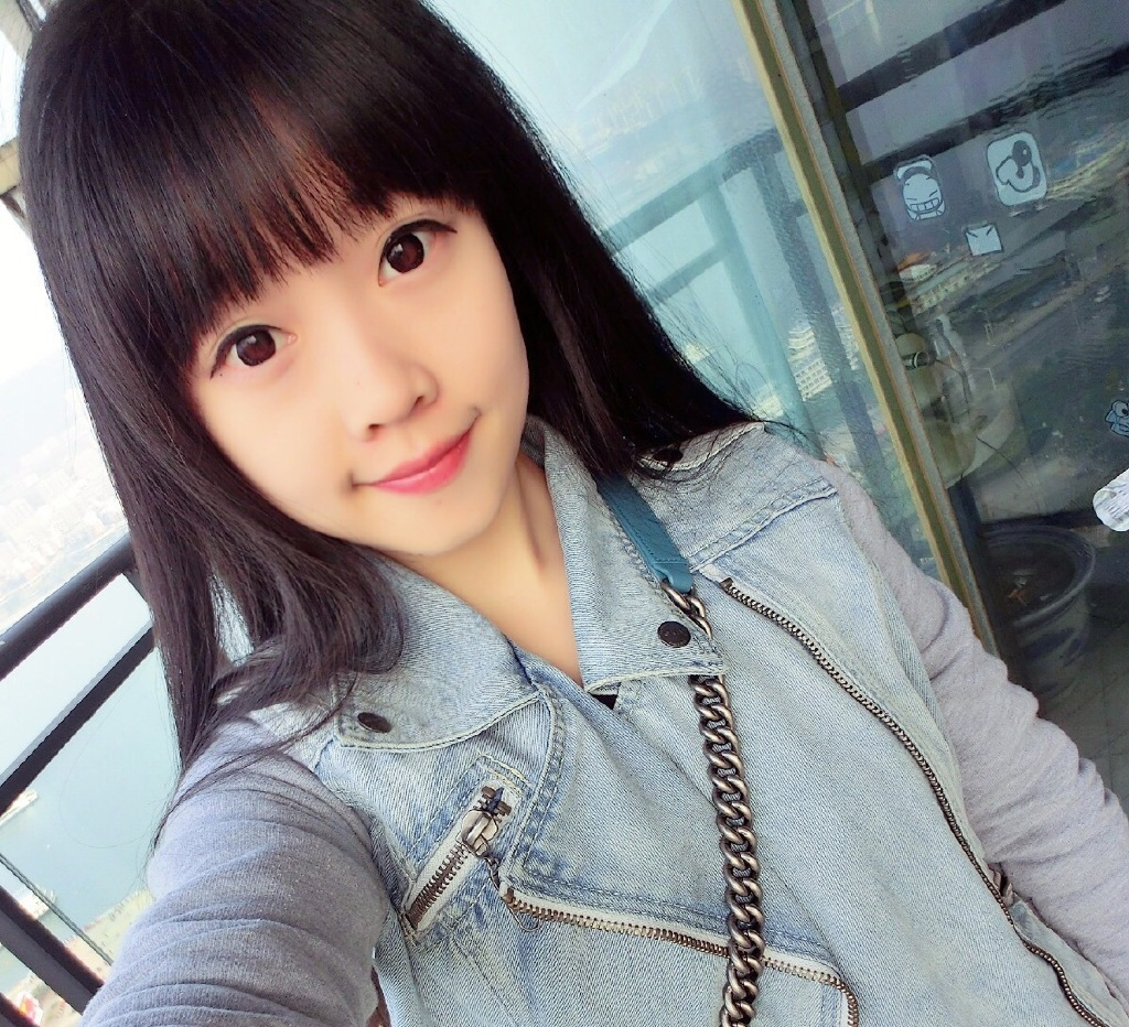 冯提莫纯素颜自拍照曝光,这颜值你打多少分?网友:看着像未成年