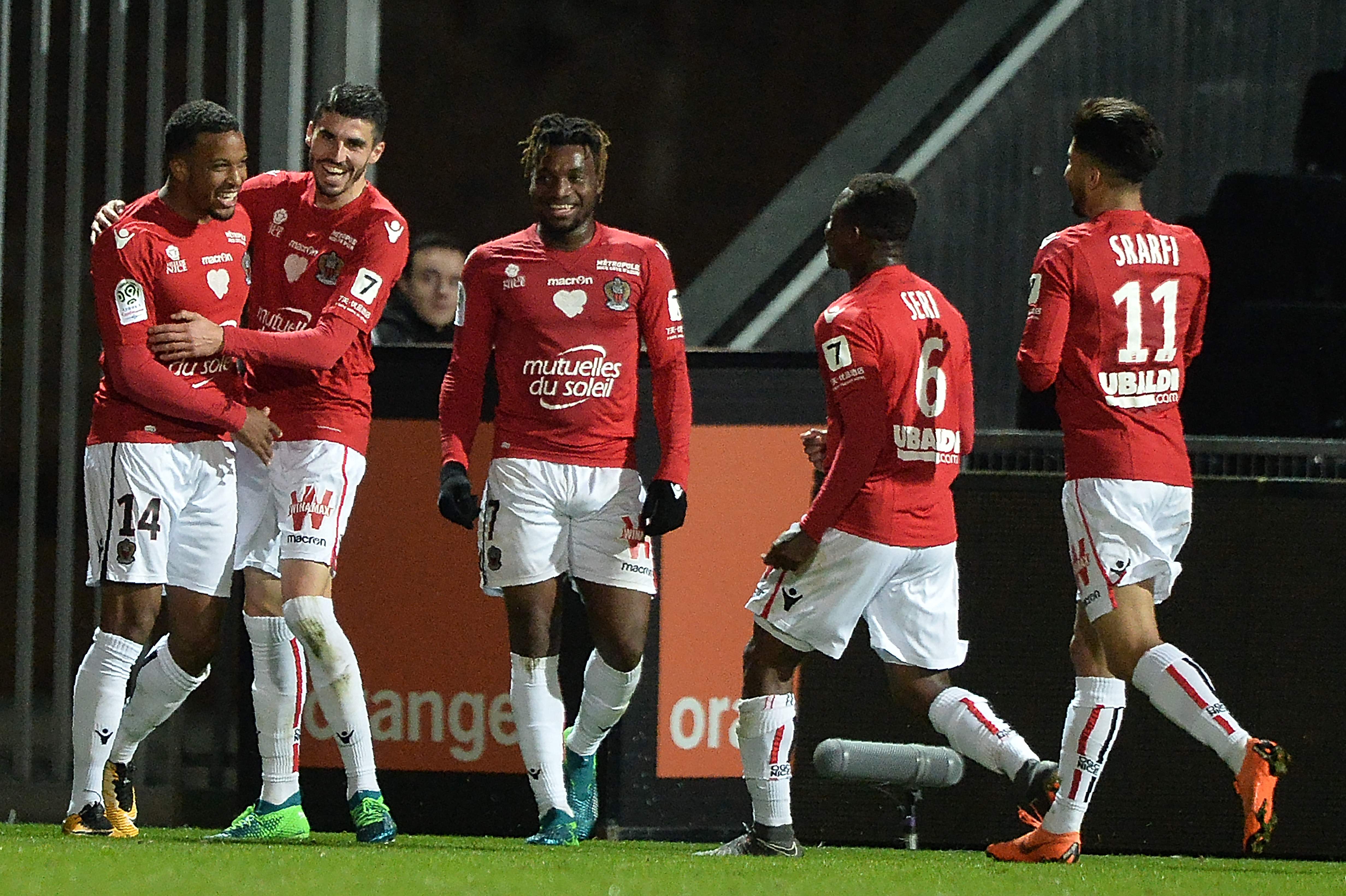 足球——法甲联赛:昂热平尼斯(15)