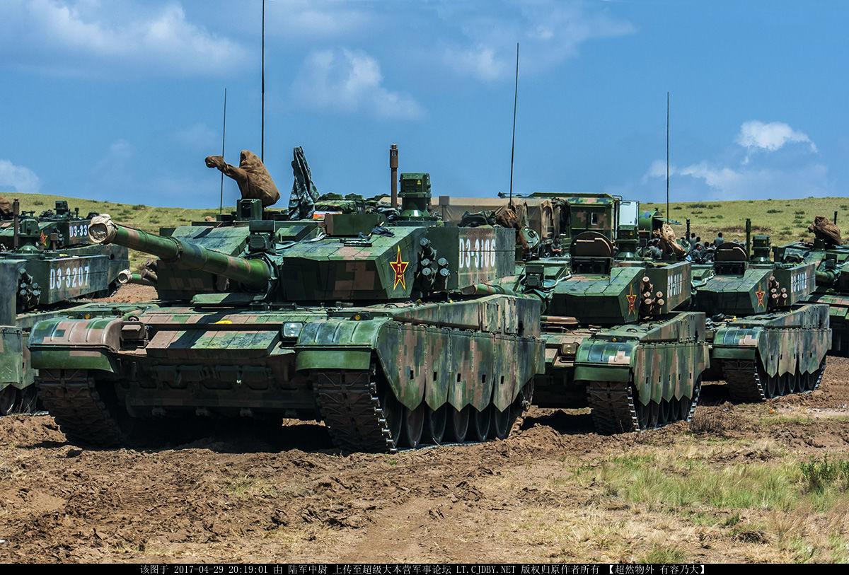 敏感时刻!解放军890辆轮式装甲车集结待命,五角大楼:情况不妙