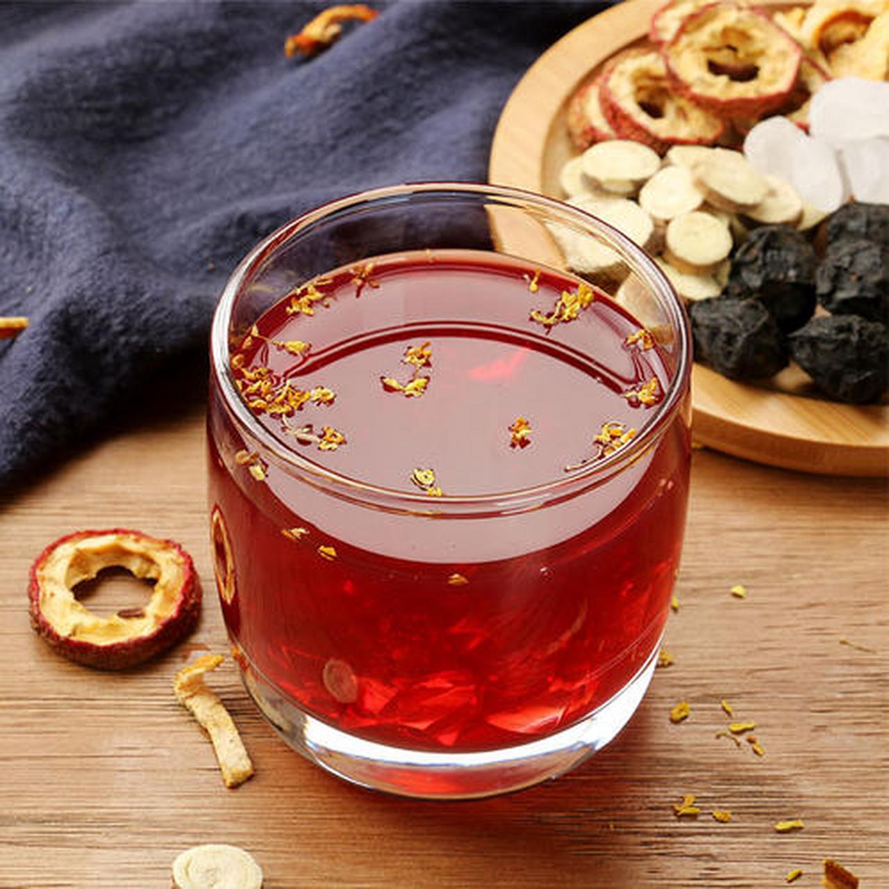 清代经御膳房改进成为宫廷御用饮品,所谓"士贡梅煎"即是.