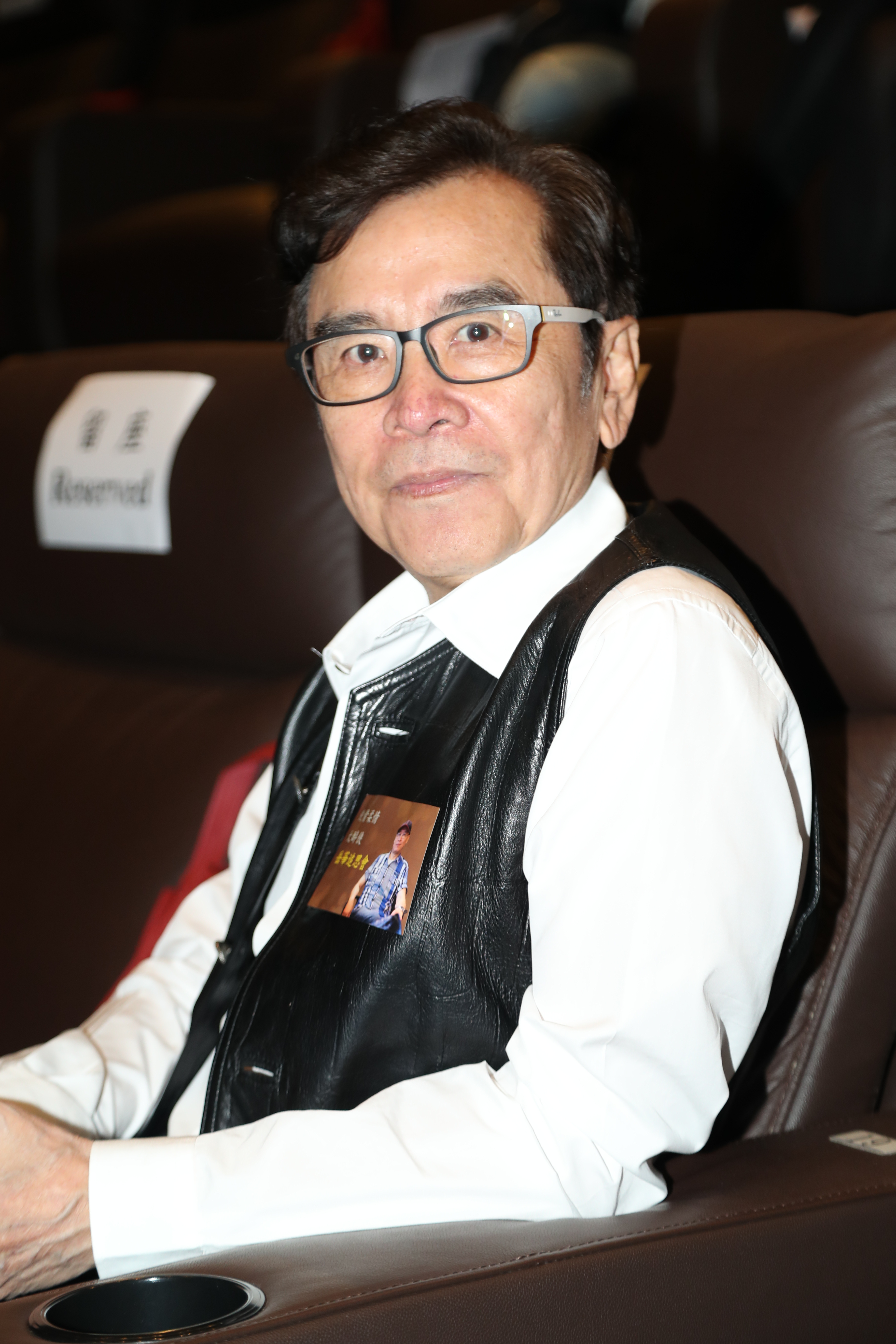 姜大卫胡枫等近百位好友出席岳华追思会