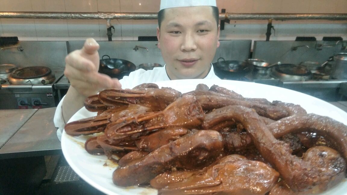 酒店大厨教你:“鸭头鸭脖”的好吃做法,操作简单,味道非常美味