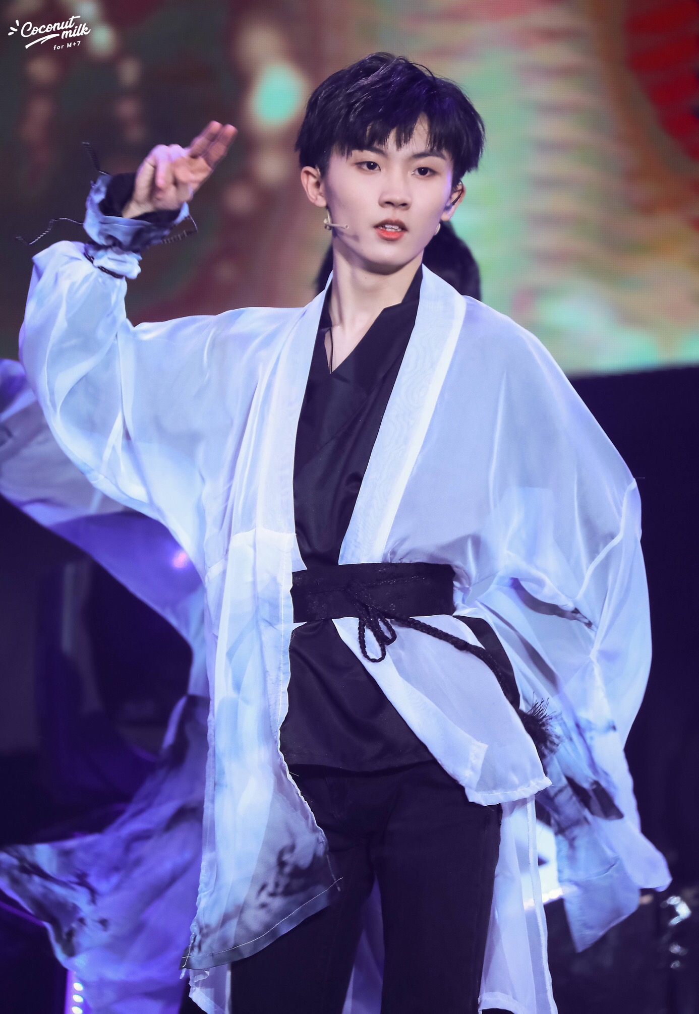 台风少年团首场演唱会落幕,追梦少年活力四射