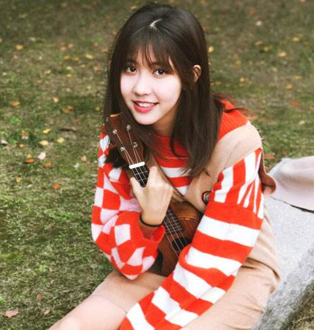 李梦颖:一位长发飘逸,清秀纯美的呆萌女神!